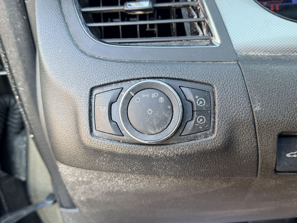 Photo 13 of this FORD EDGE