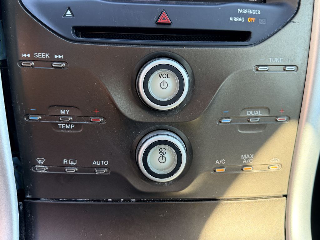 Photo 19 of this FORD EDGE