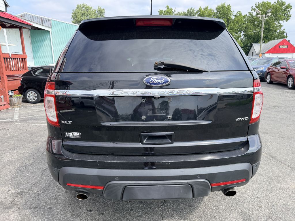 Photo 4 of this FORD EXPLORER