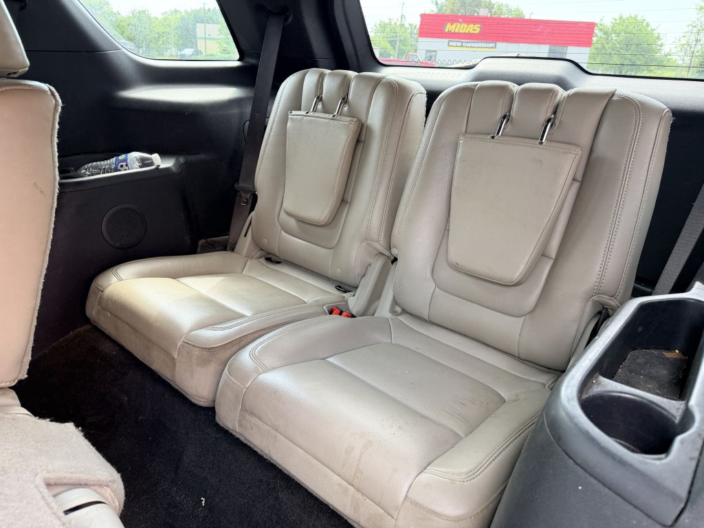 Photo 6 of this FORD EXPLORER