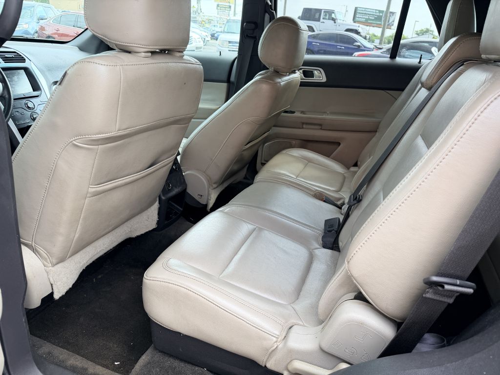 Photo 7 of this FORD EXPLORER