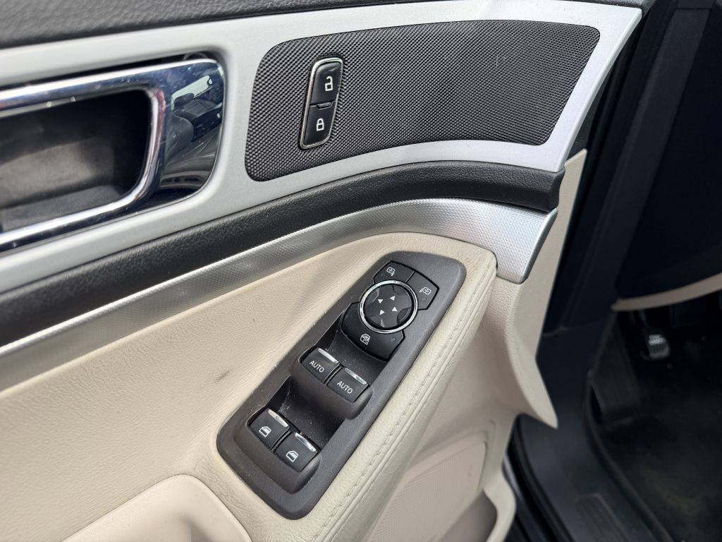 Photo 10 of this FORD EXPLORER