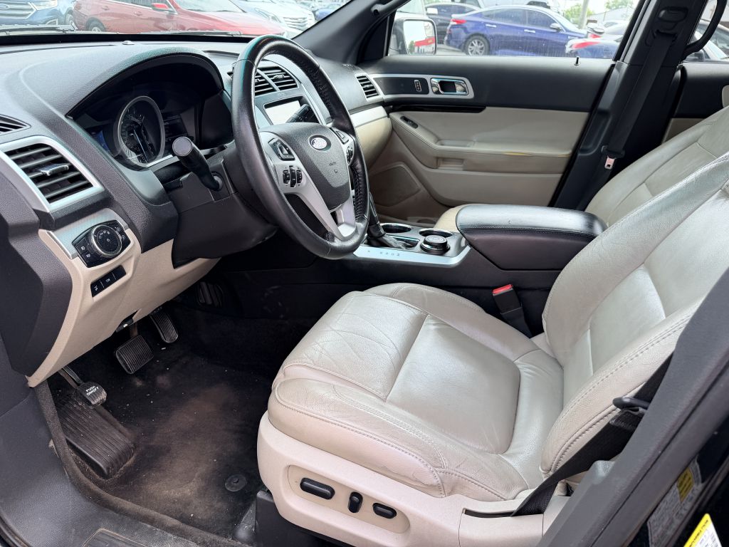 Photo 11 of this FORD EXPLORER