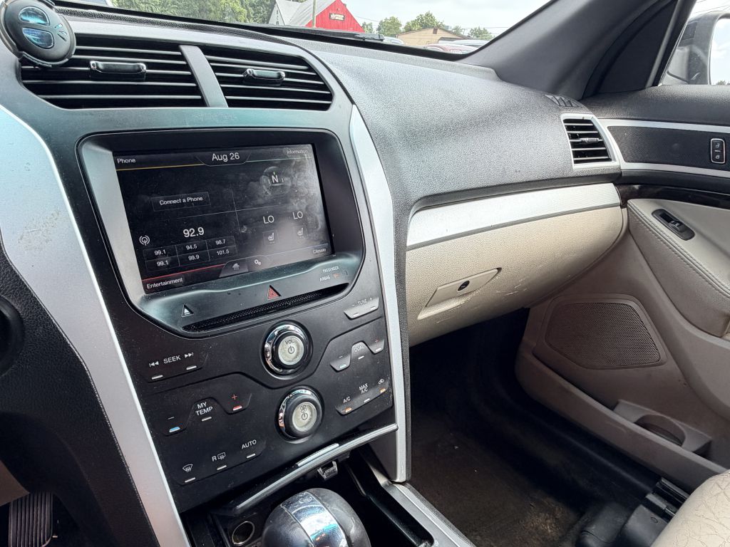 Photo 13 of this FORD EXPLORER