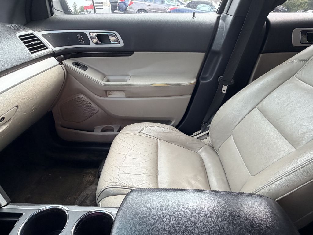 Photo 14 of this FORD EXPLORER