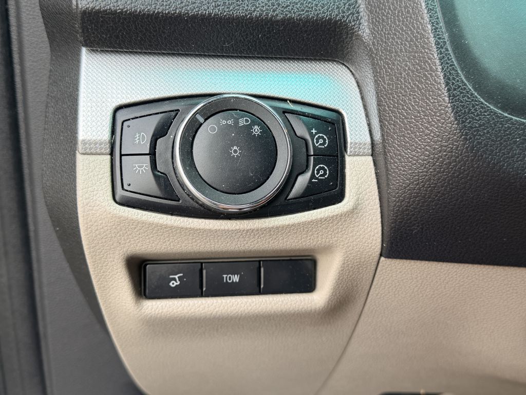 Photo 15 of this FORD EXPLORER