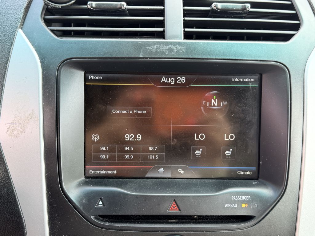 Photo 19 of this FORD EXPLORER