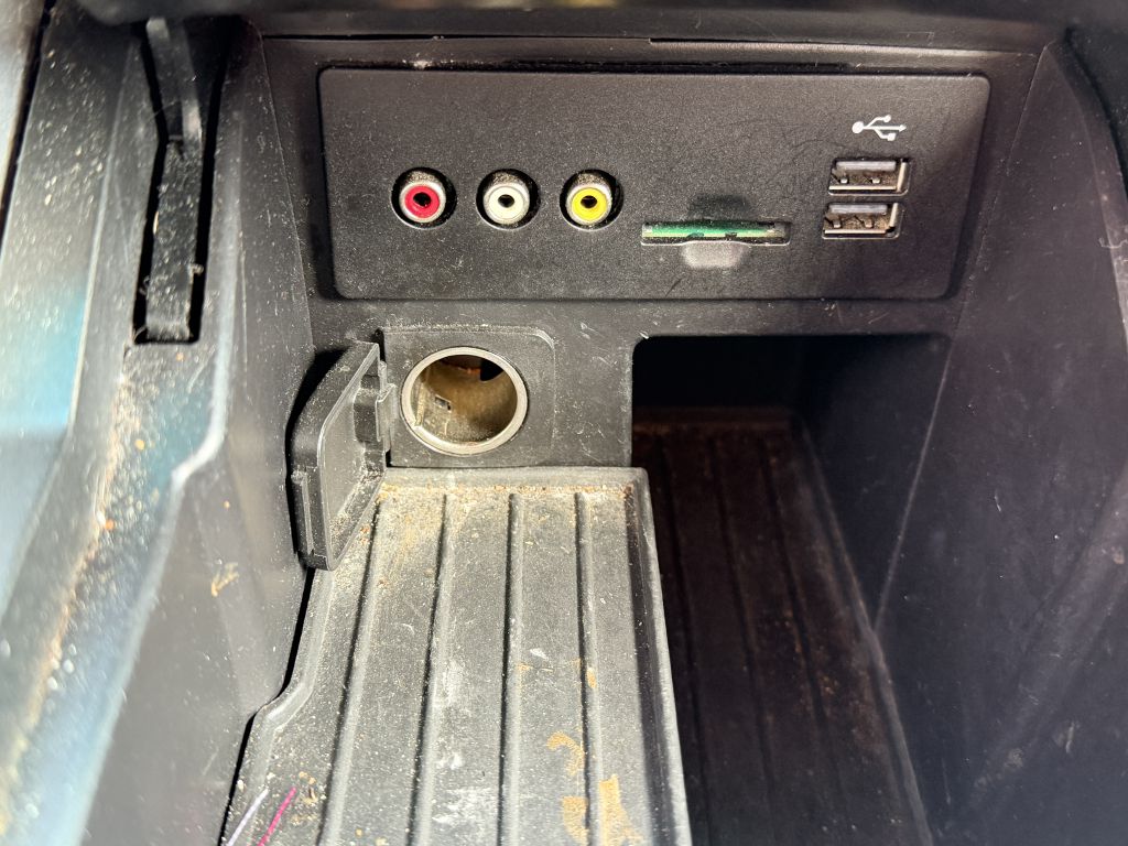Photo 21 of this FORD EXPLORER