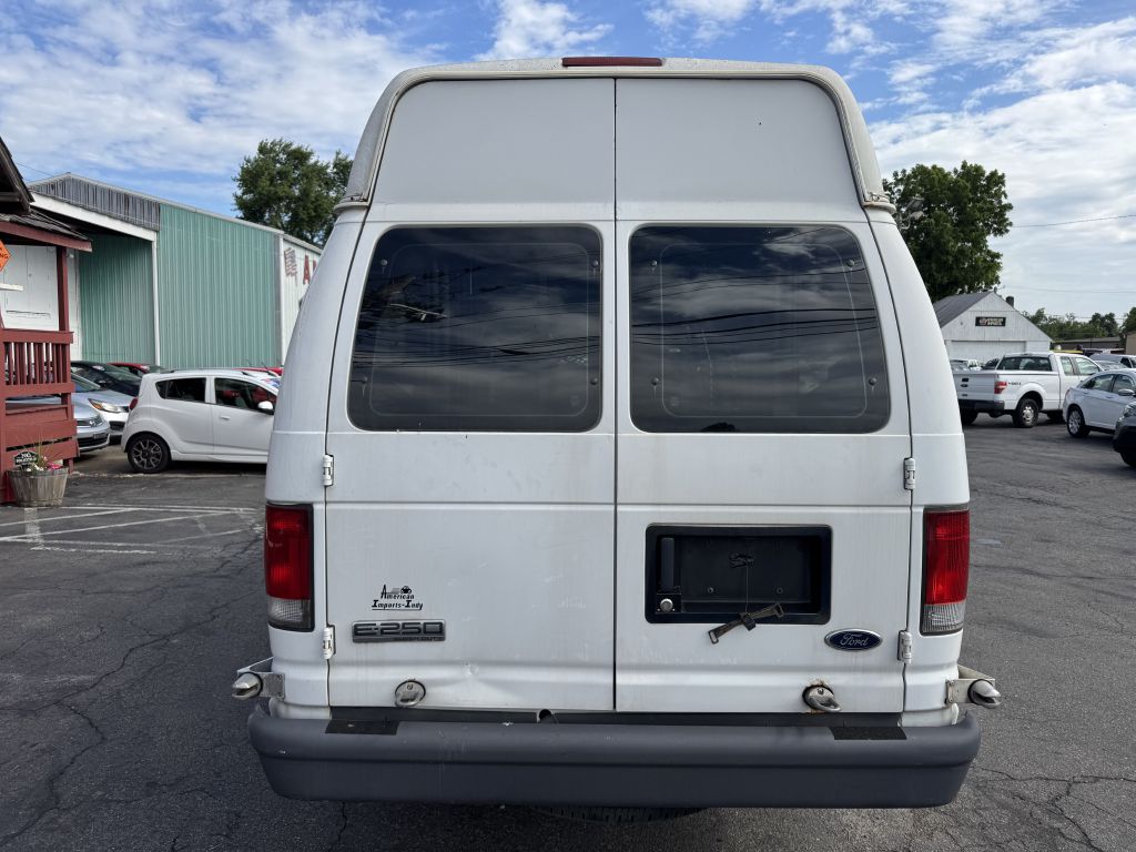 Photo 4 of this FORD ECONOLINE