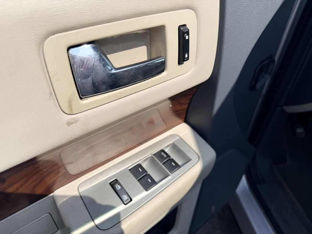Photo 9 of this FORD FLEX