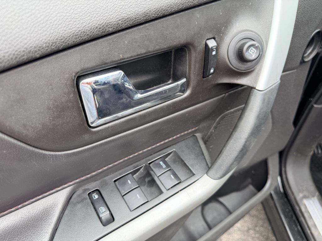 Photo 8 of this FORD EDGE