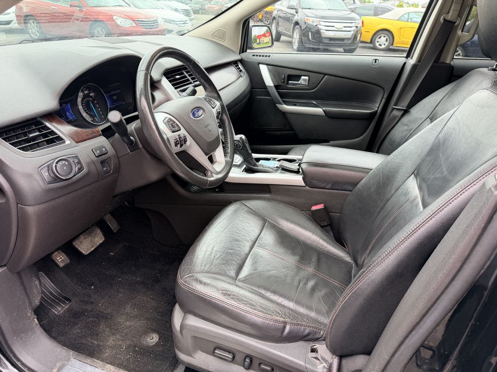 Photo 9 of this FORD EDGE
