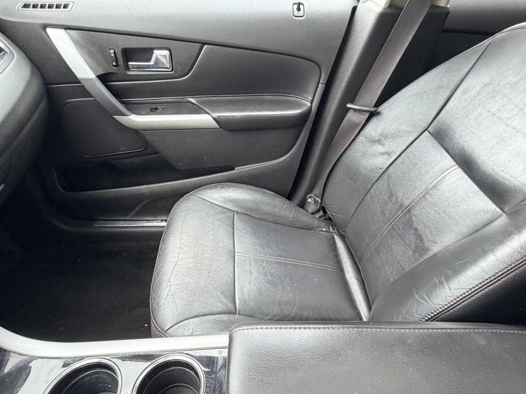 Photo 12 of this FORD EDGE
