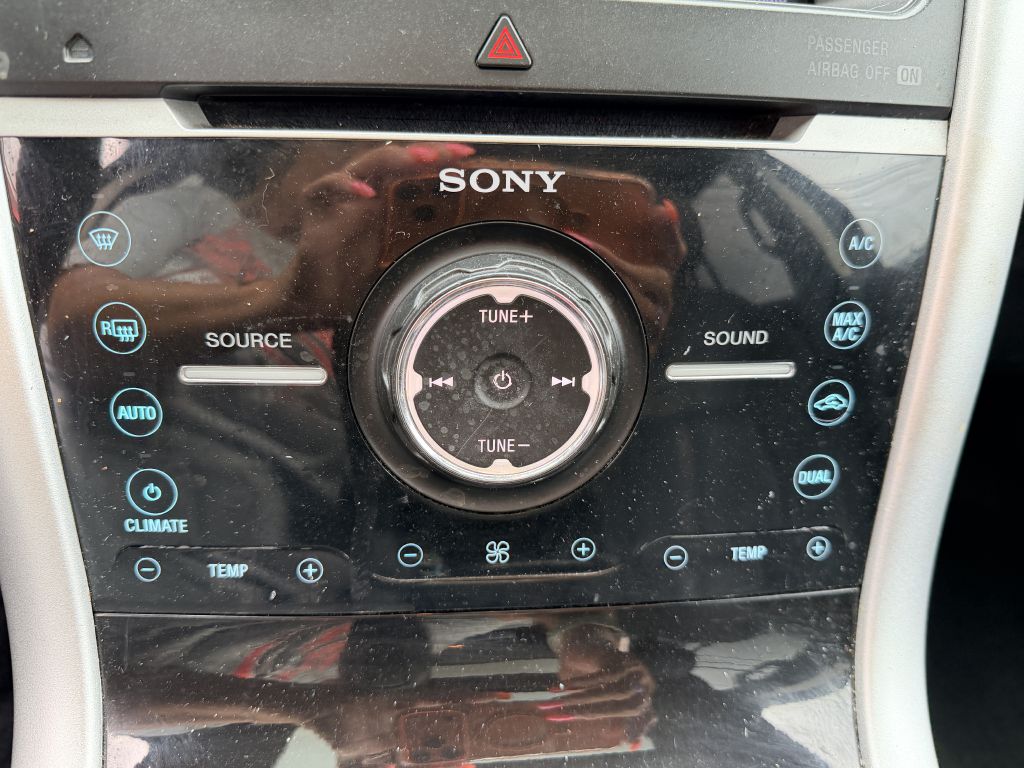 Photo 18 of this FORD EDGE