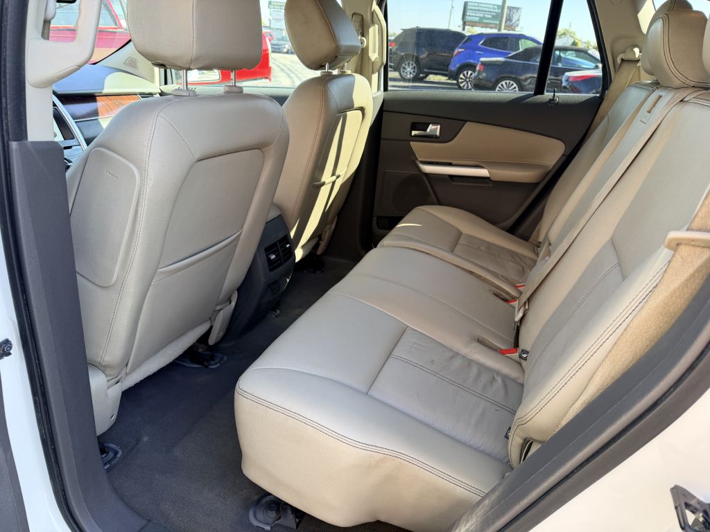 Photo 6 of this FORD EDGE