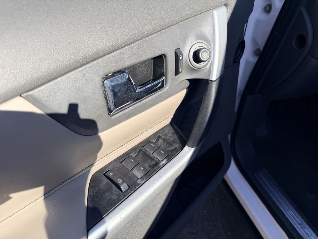 Photo 8 of this FORD EDGE