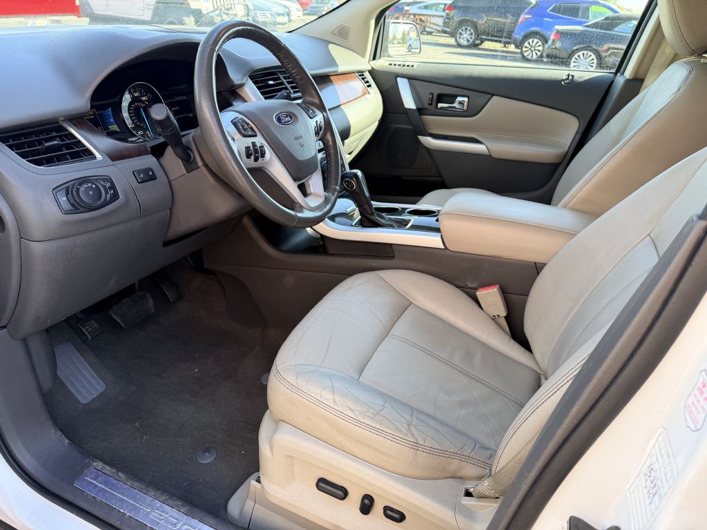 Photo 9 of this FORD EDGE