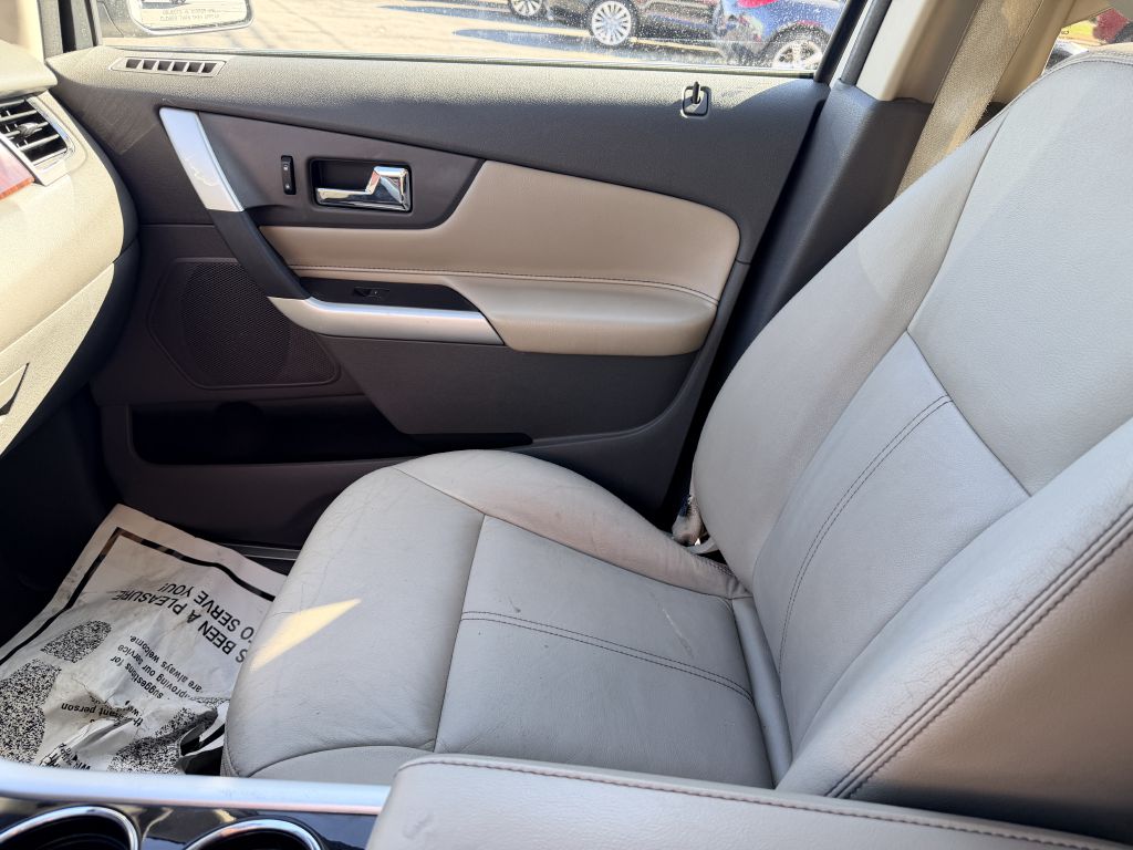 Photo 12 of this FORD EDGE