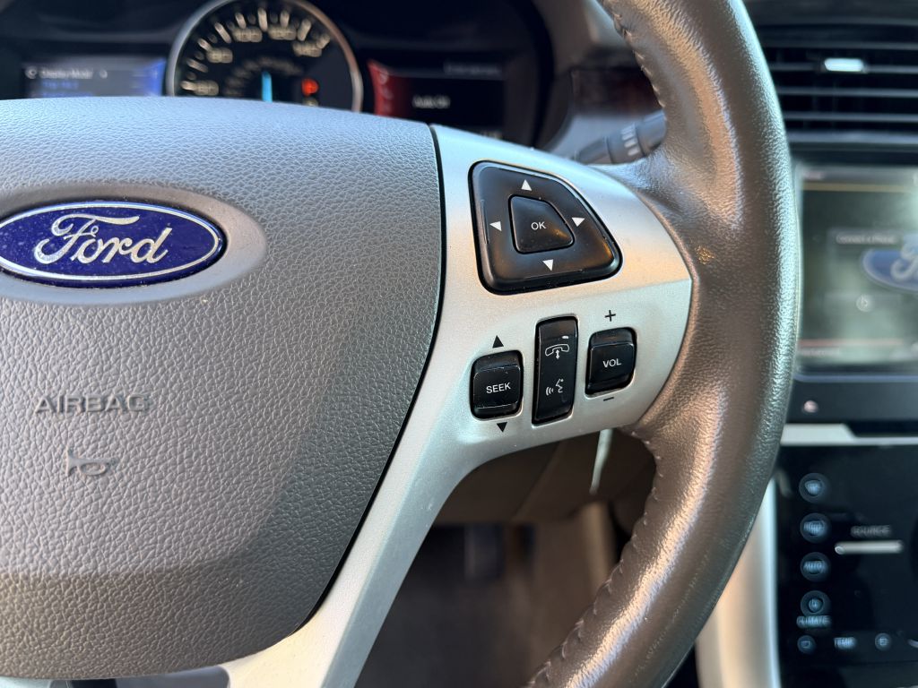 Photo 15 of this FORD EDGE