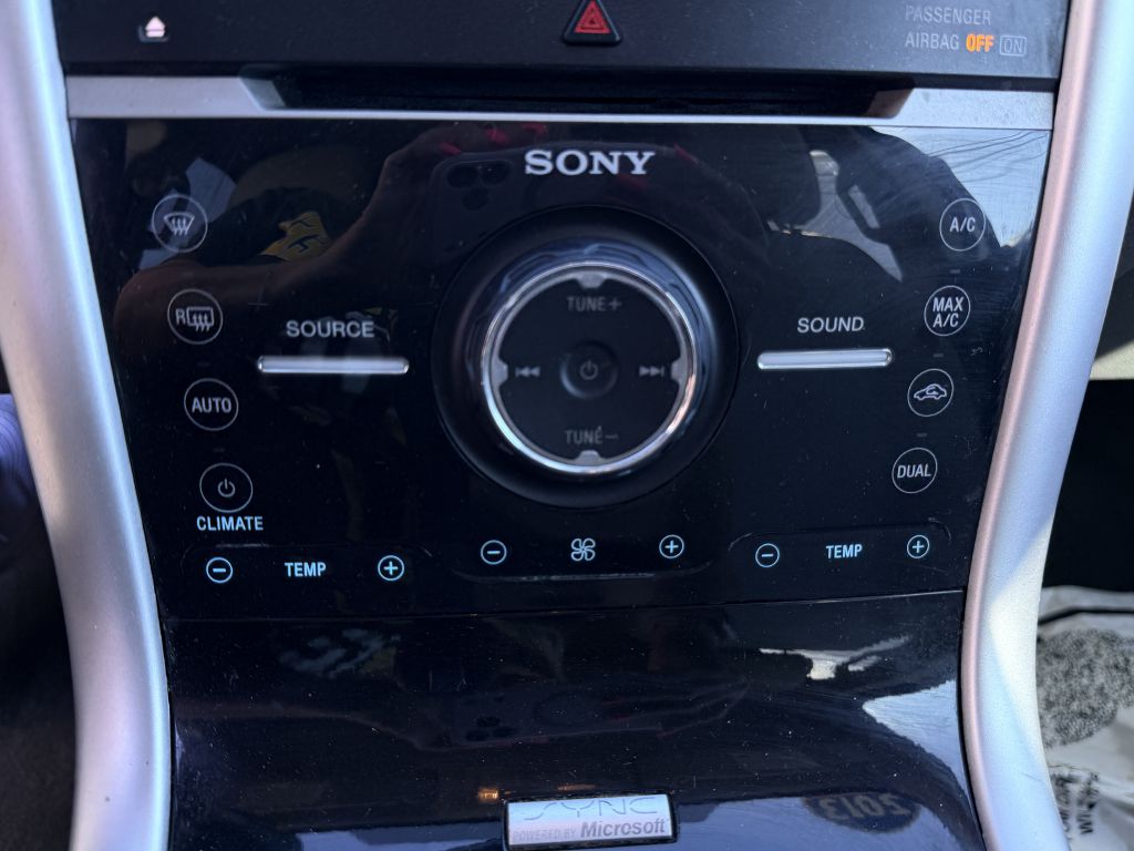 Photo 18 of this FORD EDGE