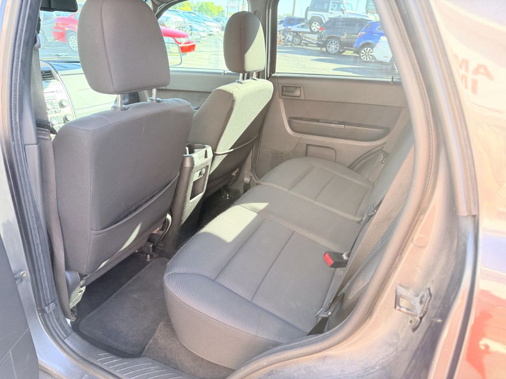 Photo 6 of this FORD ESCAPE