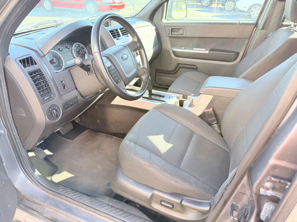 Photo 10 of this FORD ESCAPE