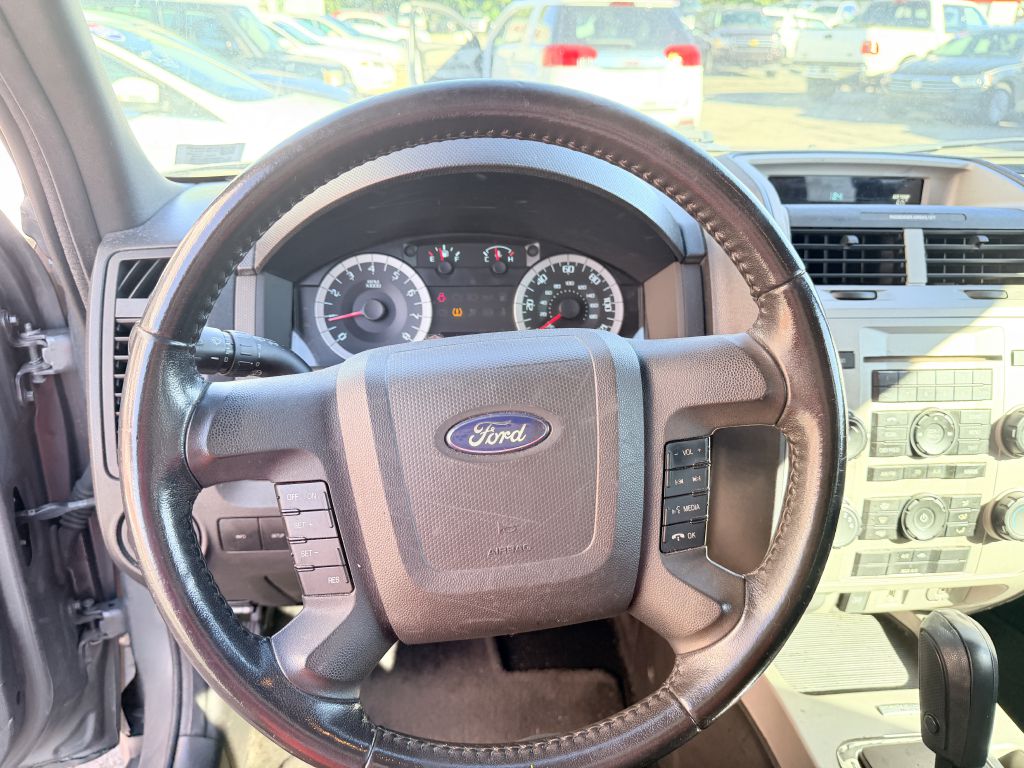 Photo 11 of this FORD ESCAPE