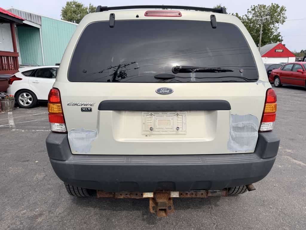 Photo 4 of this FORD ESCAPE