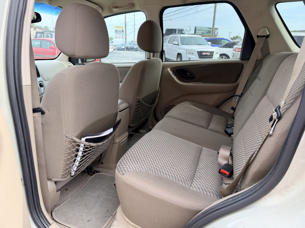 Photo 6 of this FORD ESCAPE