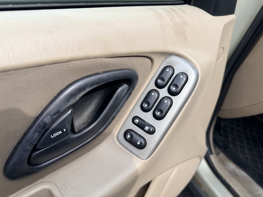 Photo 8 of this FORD ESCAPE