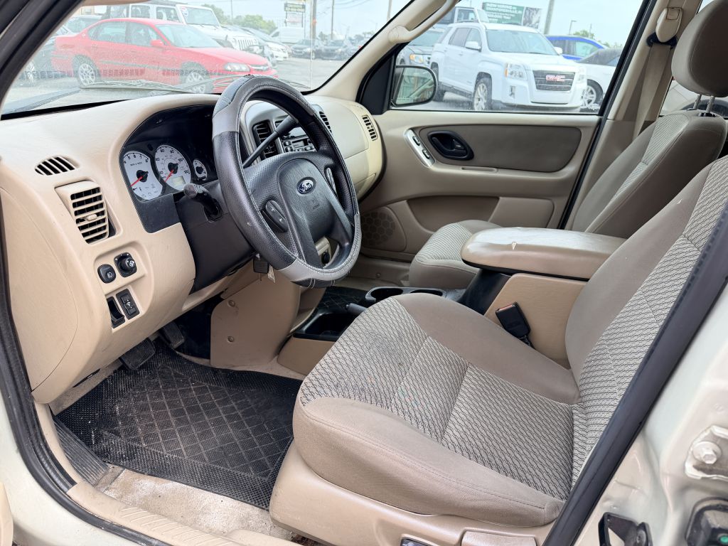 Photo 9 of this FORD ESCAPE