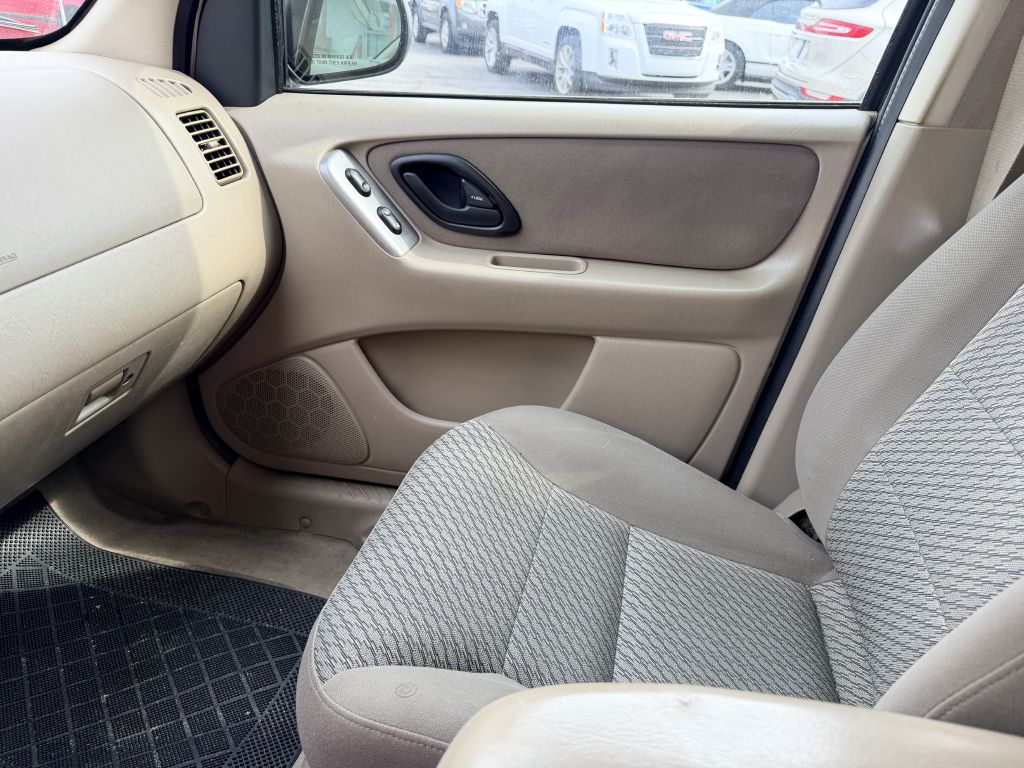 Photo 12 of this FORD ESCAPE