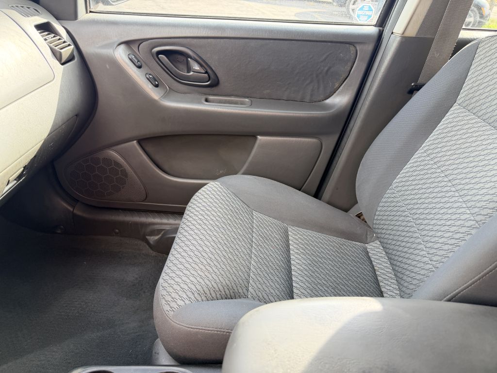 Photo 11 of this FORD ESCAPE