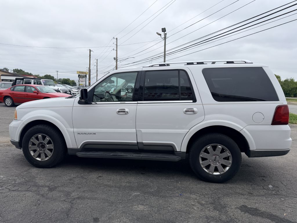 Photo 3 of this LINCOLN NAVIGATOR