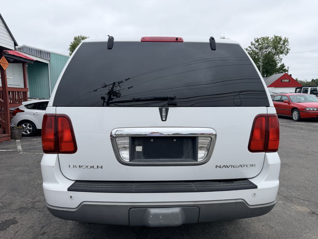 Photo 4 of this LINCOLN NAVIGATOR