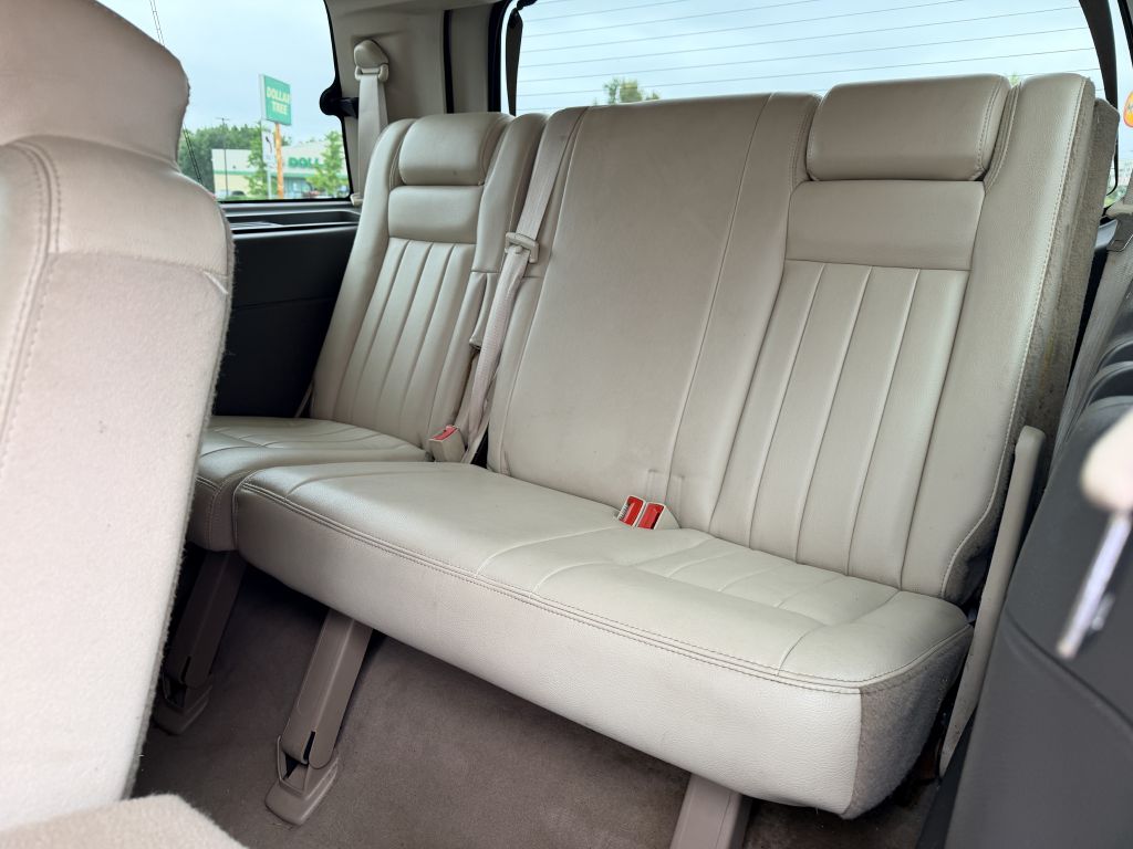 Photo 6 of this LINCOLN NAVIGATOR