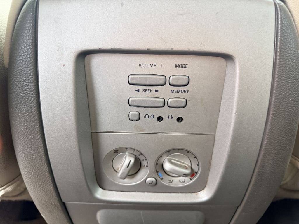 Photo 8 of this LINCOLN NAVIGATOR