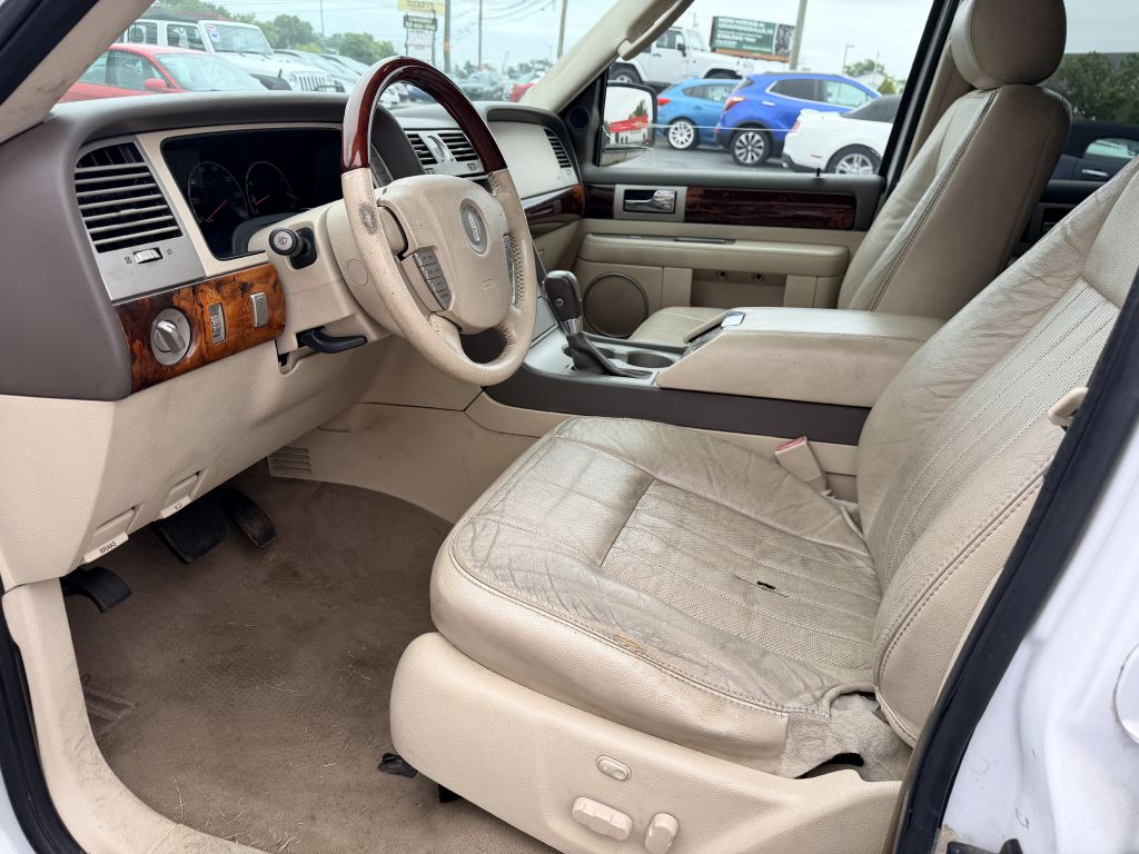Photo 12 of this LINCOLN NAVIGATOR