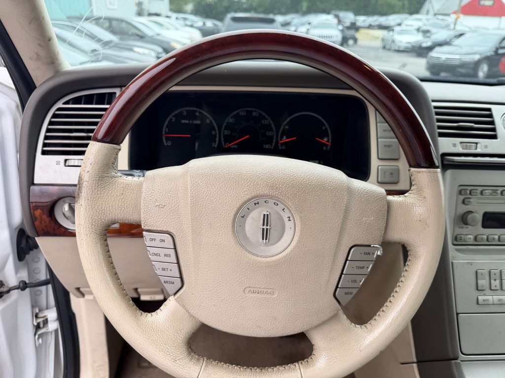 Photo 13 of this LINCOLN NAVIGATOR