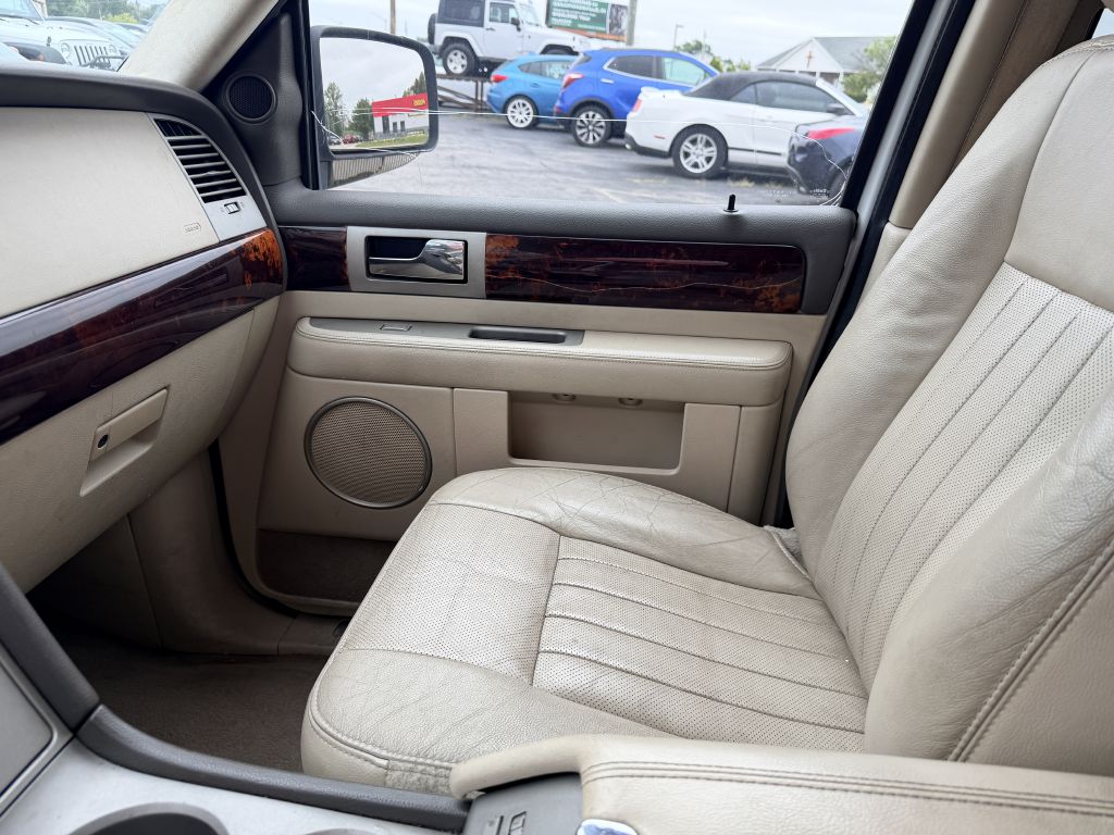 Photo 15 of this LINCOLN NAVIGATOR