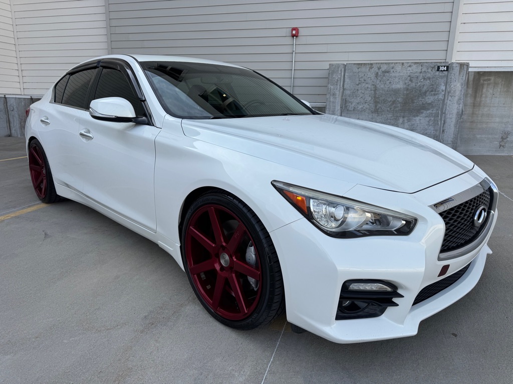 2015 INFINITI Q50 3.7 Sport RWD