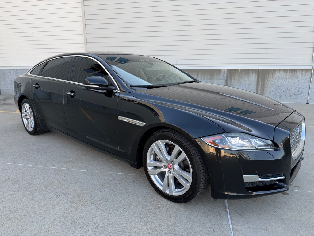 Black 2018 Jaguar XJ-Series Sedan Rear-Wheel Drive Automatic