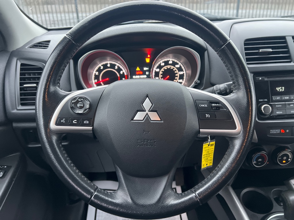 Photo 16 of this MITSUBISHI OUTLANDER SPORT
