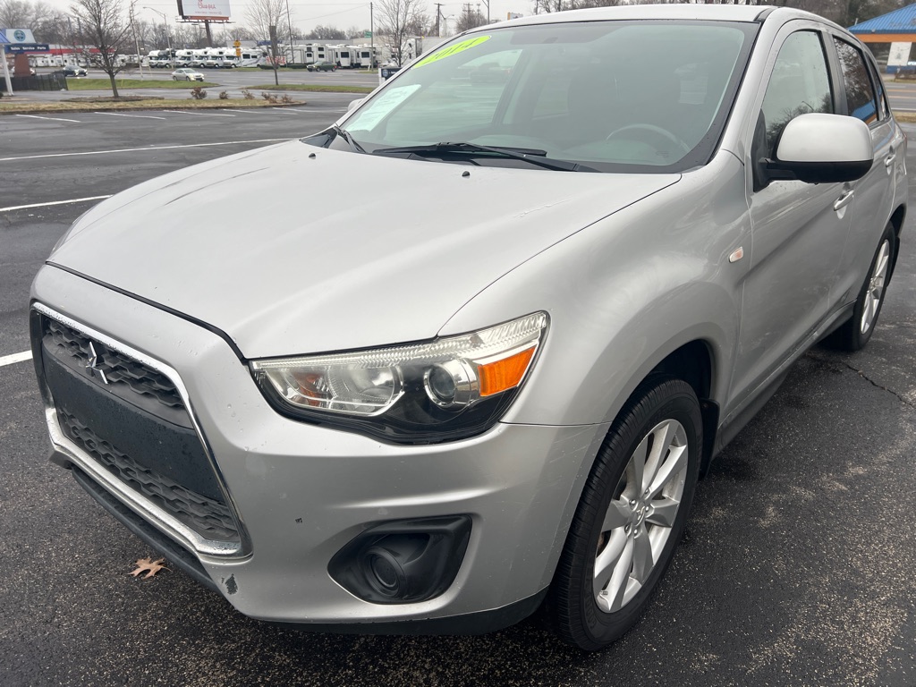 Photo 3 of this MITSUBISHI OUTLANDER SPORT