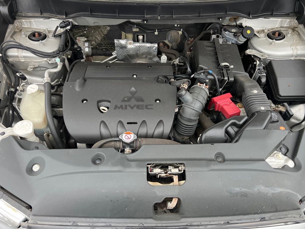 Photo 17 of this MITSUBISHI OUTLANDER SPORT