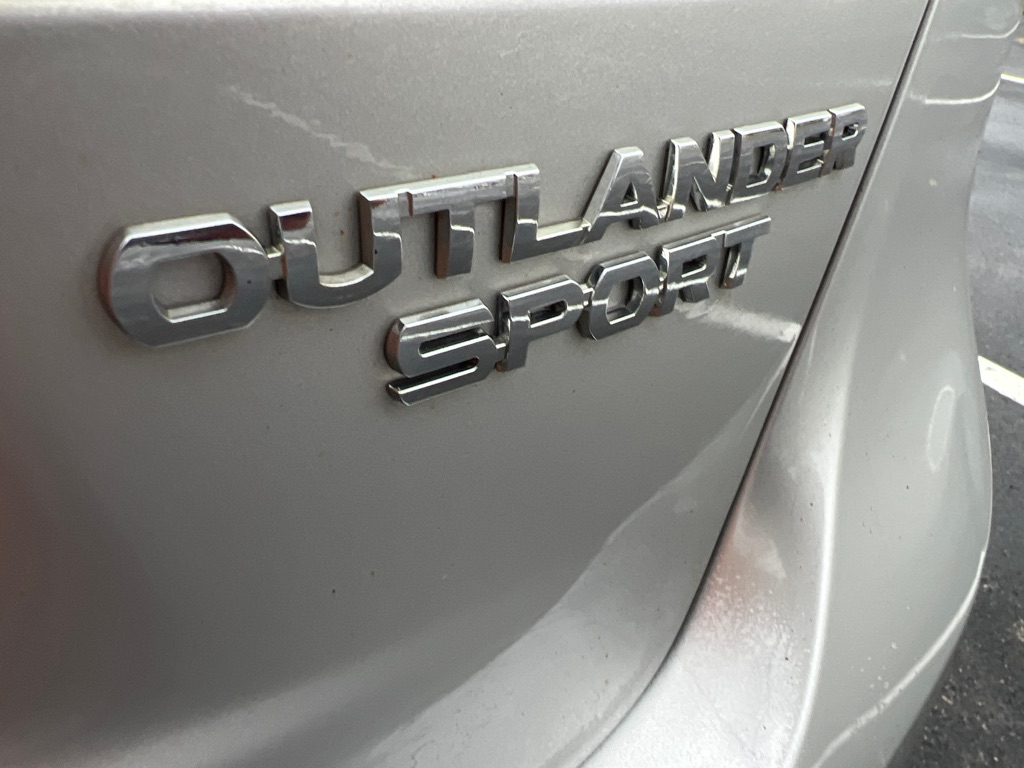 Photo 20 of this MITSUBISHI OUTLANDER SPORT
