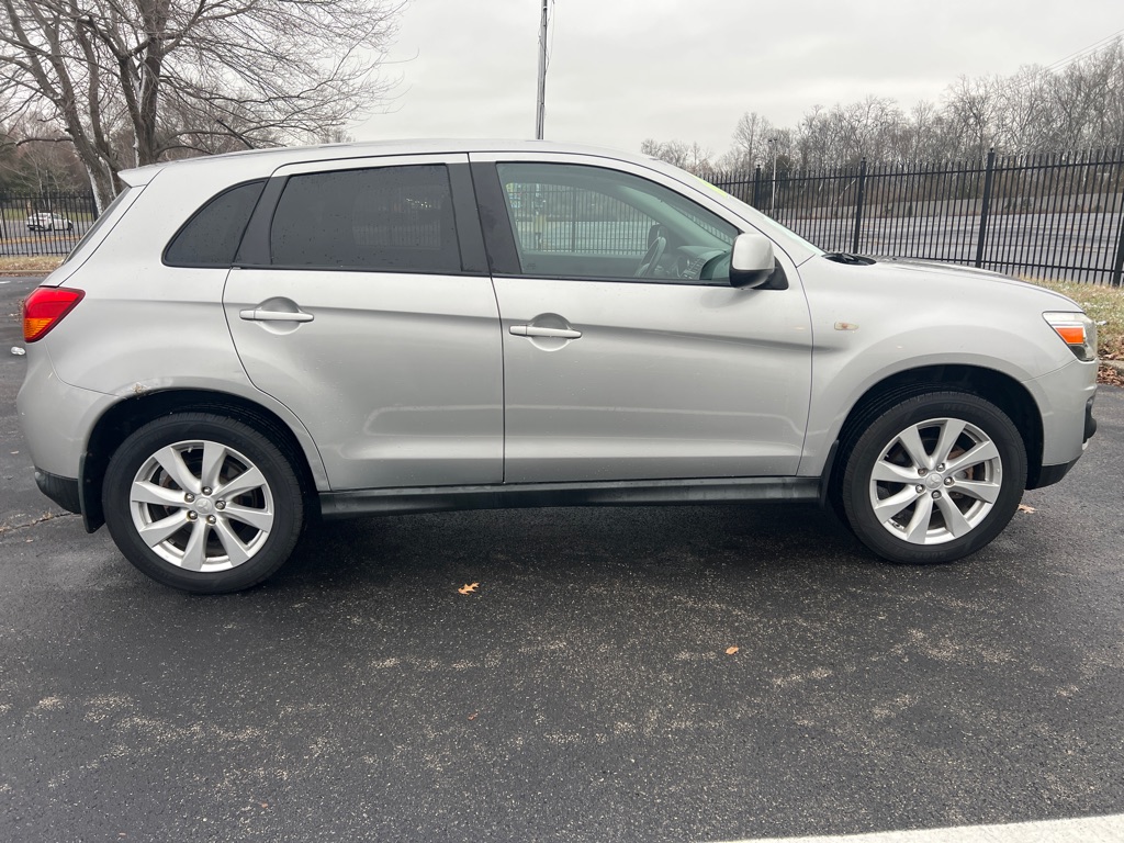 Photo 8 of this MITSUBISHI OUTLANDER SPORT