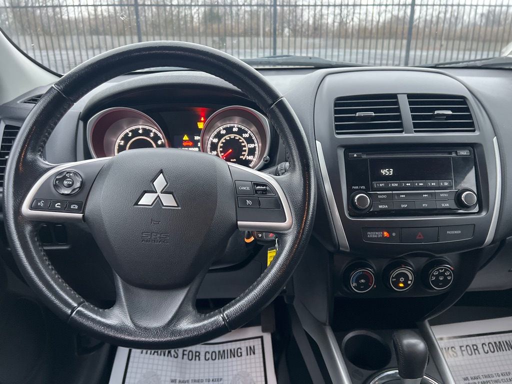 Photo 15 of this MITSUBISHI OUTLANDER SPORT