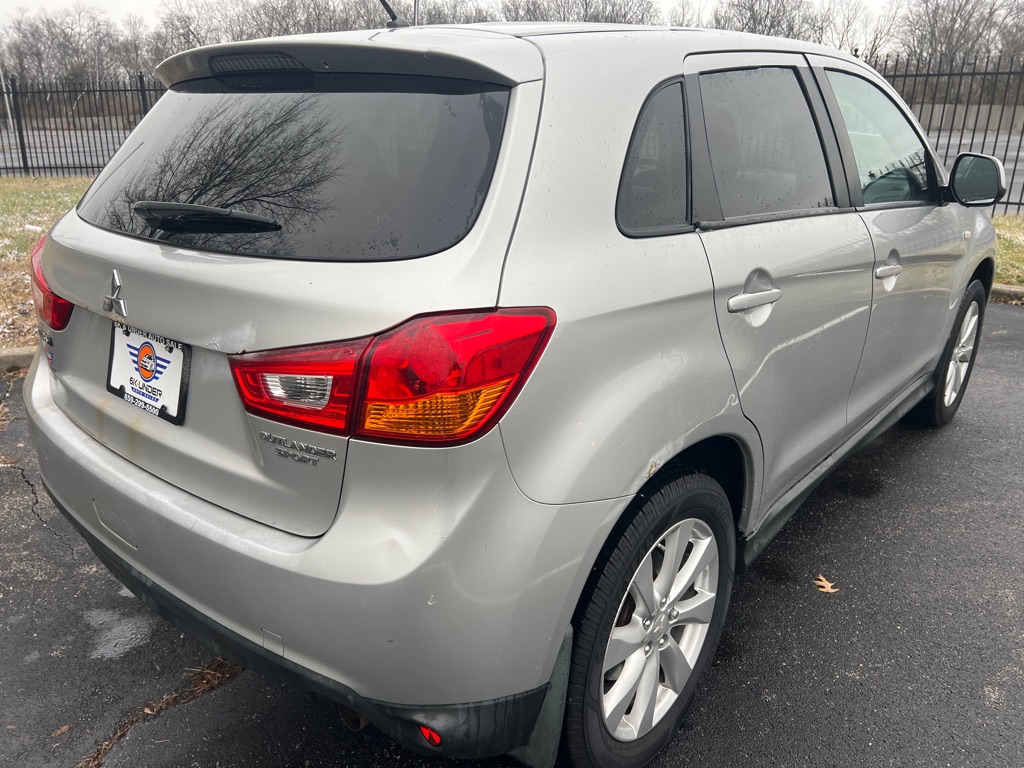 Photo 7 of this MITSUBISHI OUTLANDER SPORT