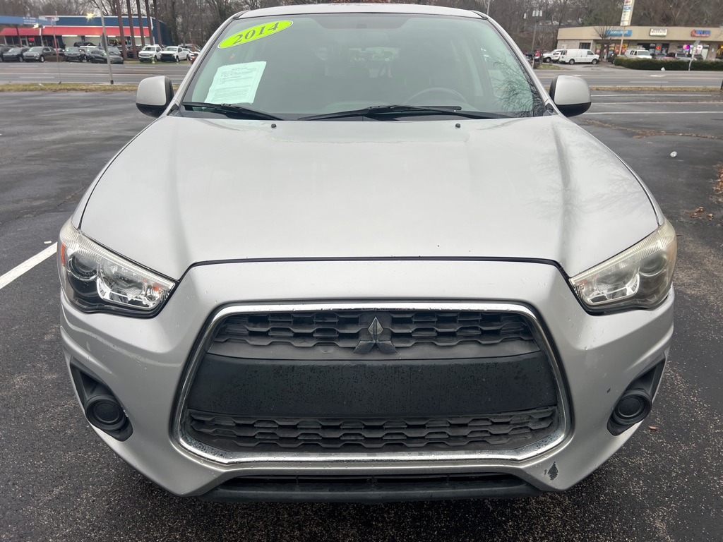 Photo 2 of this MITSUBISHI OUTLANDER SPORT